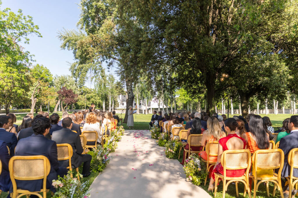 Garden wedding ceremony in Madrid