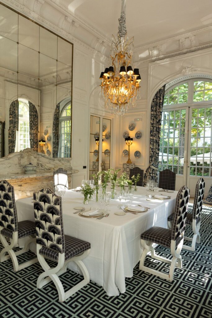 Private diiung area of luxury hotel in Madrid for wedding